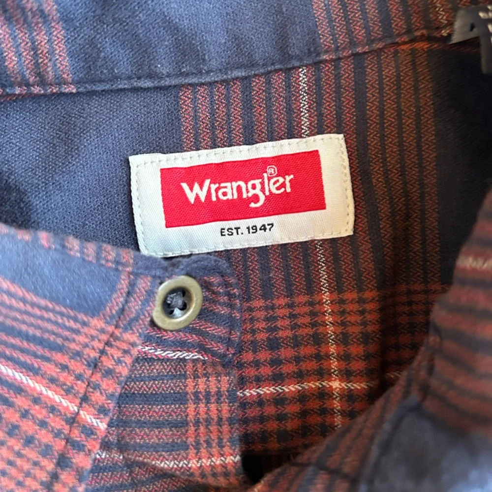 Wrangler Men's Casual Plaid Shirt - Navy and Red - Picture 5 of 6